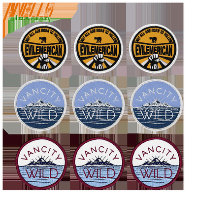 T-shirts personnalisés avec un patch de broderie en fer avec un design et une certification personnalisés