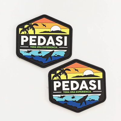 Parche en PVC écosystémique imperméable à l'eau Logo de vêtements personnalisé Parche moral 4 mm