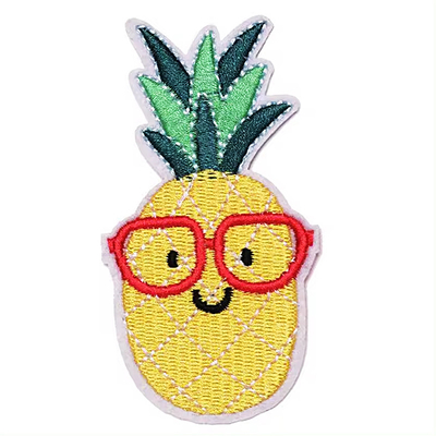 OEM ODM Patch brodé sur mesure avec bordure coupée par la chaleur et couture à l'arrière