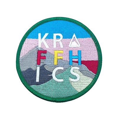 Emballage et expédition en vrac Badges brodés personnalisables pour vêtements 100 pièces par sac