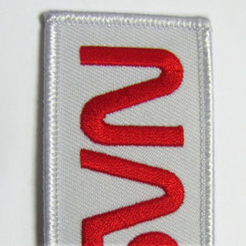 Fer sur le patch de broderie personnalisé Twill tissu patch de broderie pour les uniformes Vêtements Chapeaux et plus bas MOQ Artwork gratuit Rapide échantillon Tim