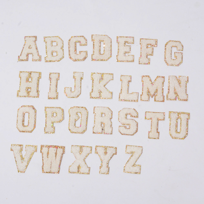 Le fer de 26 alphabets sur des corrections de lettre de Chenille perlent soutenir la broderie auto-adhésive
