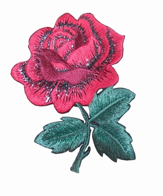 4&quot; correction rouge de Rose Flower Embroidered Iron On avec le dos adhésif